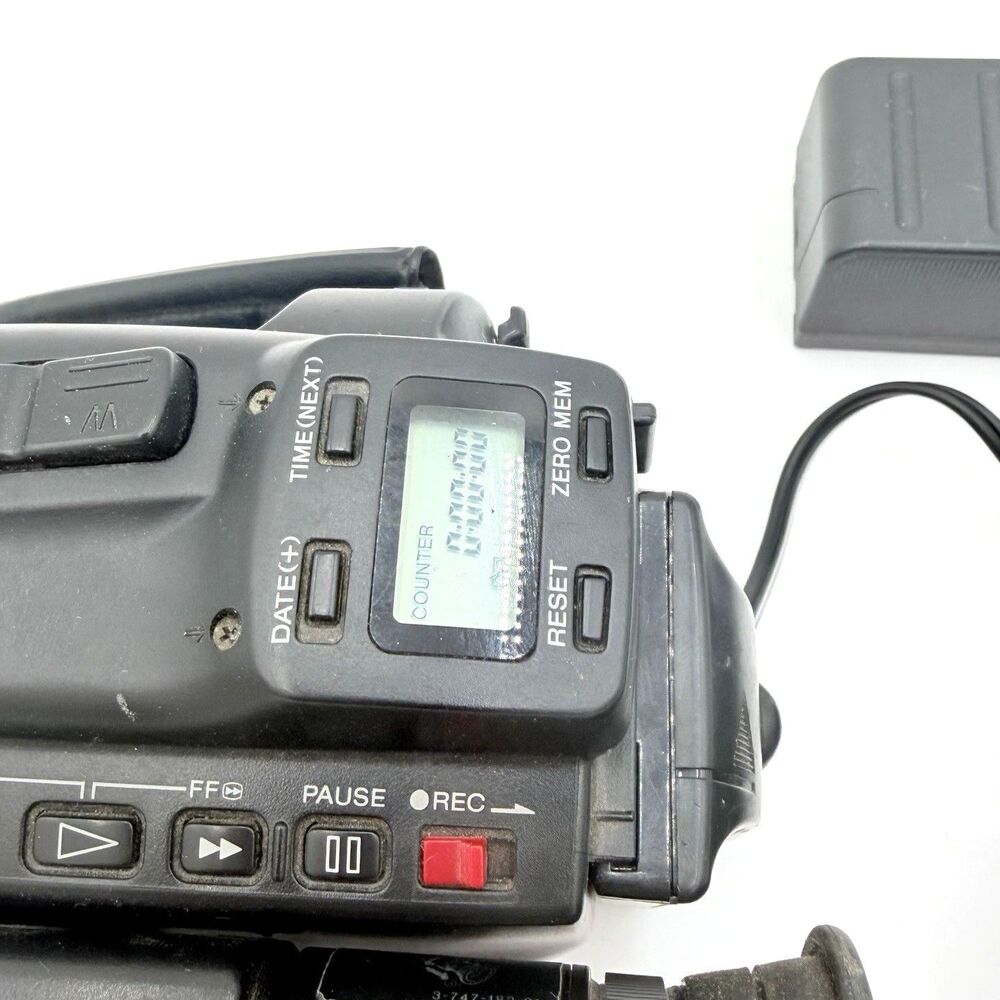 Sony CCD-TR6 Video8 Handycam Camcorder Bundle AC-V35A For Parts Repair Powers On - Picture 5 of 10